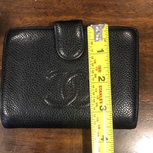 CHANEL Caviar Skin CC Logo Black Bifold Kiss Lock Wallet 3-1/2”x4-1/2” Authentic - Picture 8 of 17